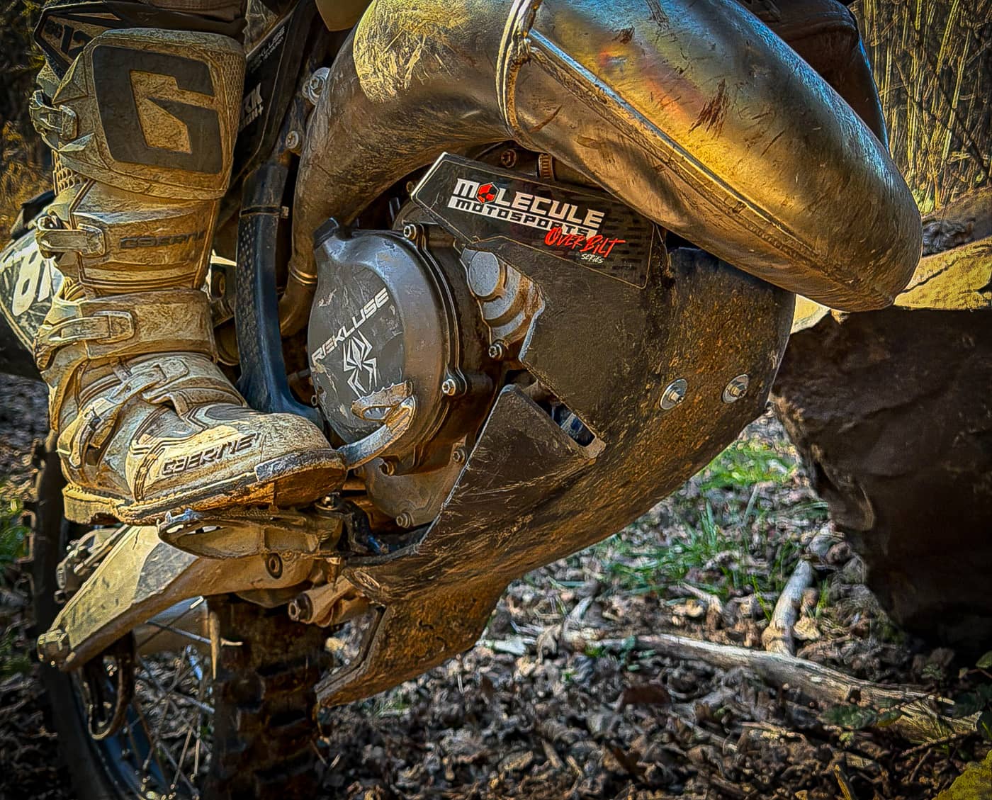 מגן גחון Molecule Motosports מ-UHMW